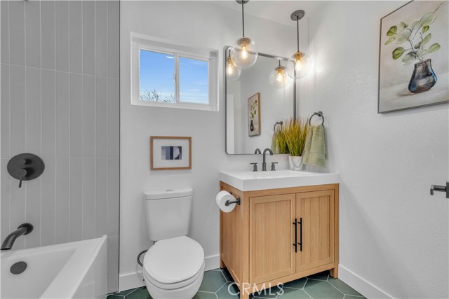 Detail Gallery Image 15 of 34 For 20015 Gilbert, Canyon Country,  CA 91351 - 4 Beds | 3 Baths