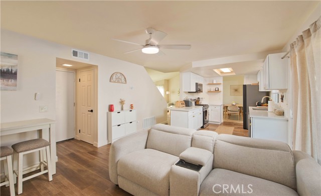 Detail Gallery Image 5 of 37 For 29130 Highplains Ct, Castaic,  CA 91384 - 4 Beds | 3 Baths