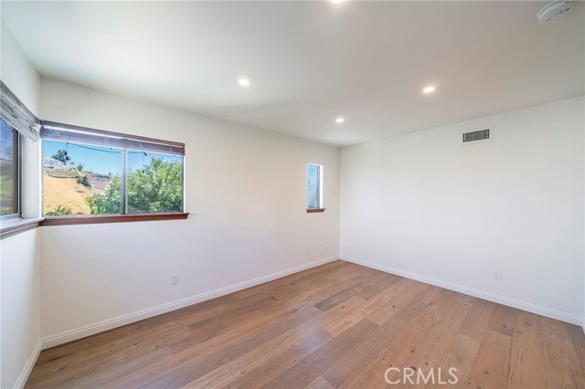 Detail Gallery Image 25 of 45 For 5245 Elvira Rd, Woodland Hills,  CA 91364 - 3 Beds | 3 Baths
