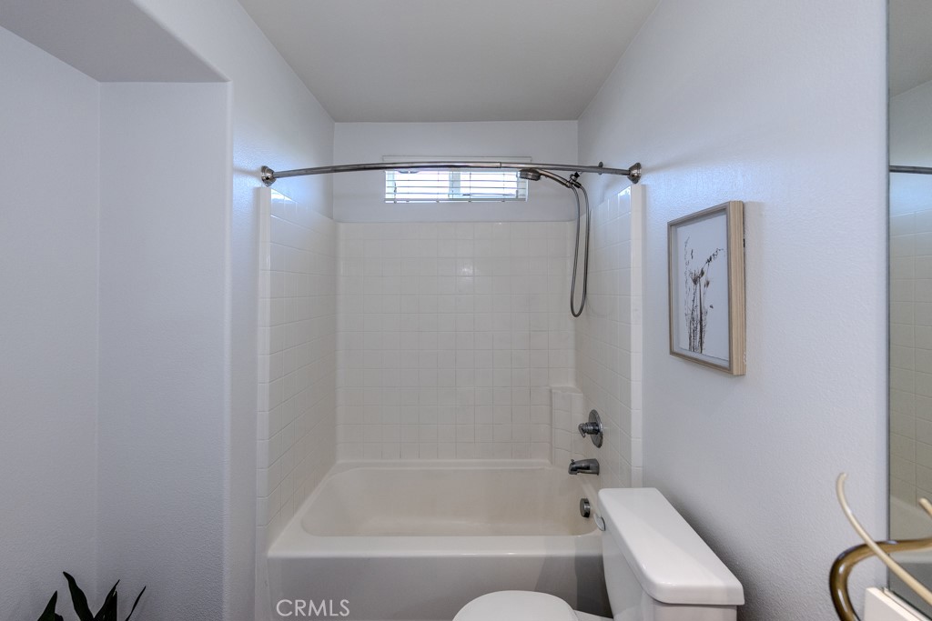 https://media.crmls.org/medias/8ebf62bf-3d01-4706-808a-f8d07c67a55d.jpg?preset=X-Large