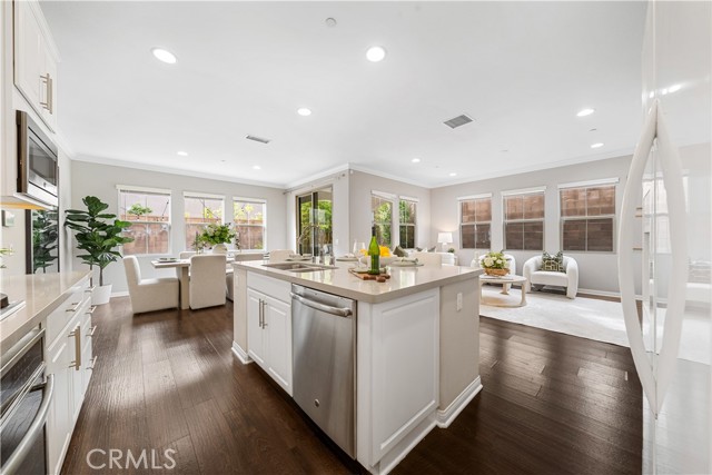 Detail Gallery Image 16 of 47 For 102 Yellow Pine, Irvine,  CA 92618 - 4 Beds | 4 Baths