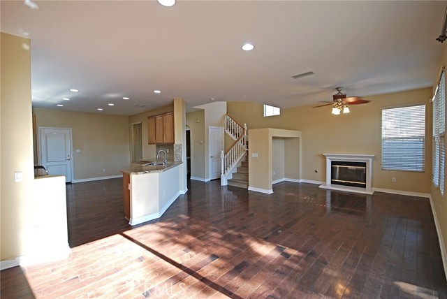Detail Gallery Image 3 of 21 For 25550 via Ventana, Valencia,  CA 91381 - 3 Beds | 3 Baths