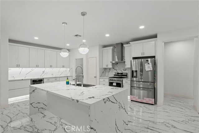 Detail Gallery Image 8 of 23 For 13576 Fern Pine, Victorville,  CA 92392 - 5 Beds | 2/1 Baths