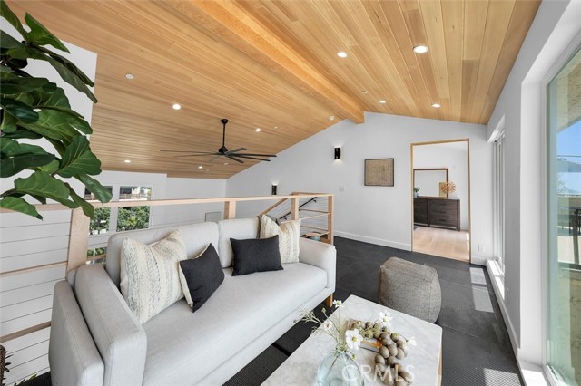 555 Esplanade, Redondo Beach CA: https://media.crmls.org/medias/8ec08ec1-c993-404d-97be-441d578600e7.jpg