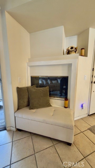 Detail Gallery Image 4 of 24 For 19400 Wyandotte #16,  Reseda,  CA 91335 - 3 Beds | 2 Baths