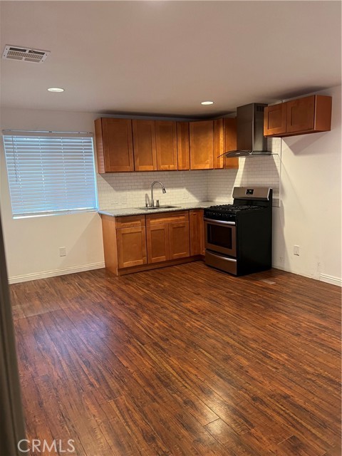 1314 Omelveny Avenue photo 6