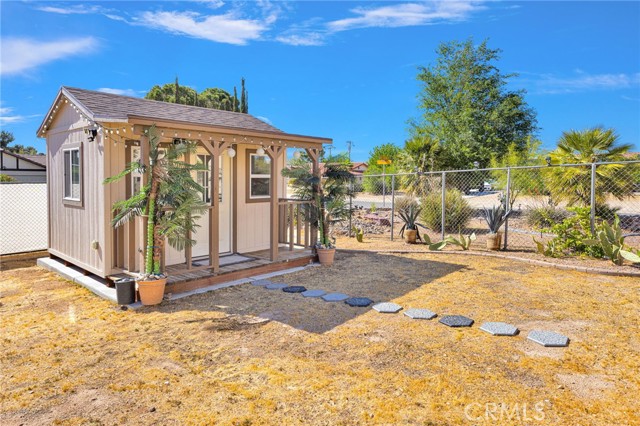 Detail Gallery Image 47 of 56 For 19985 Red Feather, Apple Valley,  CA 92307 - 3 Beds | 2/1 Baths