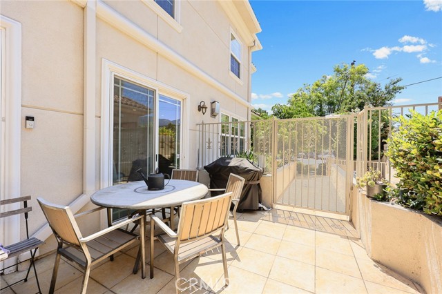 2745 Montrose Avenue, Montrose CA: https://media.crmls.org/medias/8ec1c8cf-2ca0-4662-9304-21e0880567bf.jpg