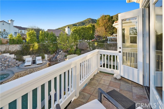 Image 34 of 63 For 907 Deerhill Road