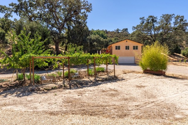 Detail Gallery Image 5 of 65 For 11300 Santa Lucia Rd, Atascadero,  CA 93422 - 4 Beds | 3/1 Baths