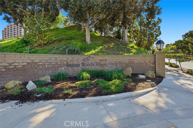 5512 W Paseo Del Lago, Laguna Woods CA: https://media.crmls.org/medias/8ec27210-6d83-47fa-af7f-2d2f65ec74a4.jpg
