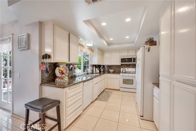 9909 Merced River Avenue, Fountain Valley CA: https://media.crmls.org/medias/8ec2a71a-bc1f-4305-b1a1-057de418253a.jpg