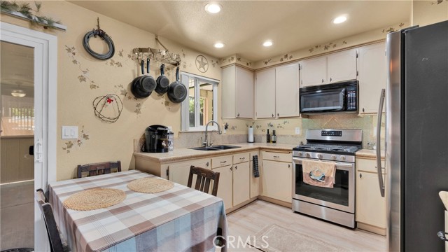 Detail Gallery Image 6 of 54 For 2717 Leatherwood Ct, Riverside,  CA 92504 - 3 Beds | 2 Baths