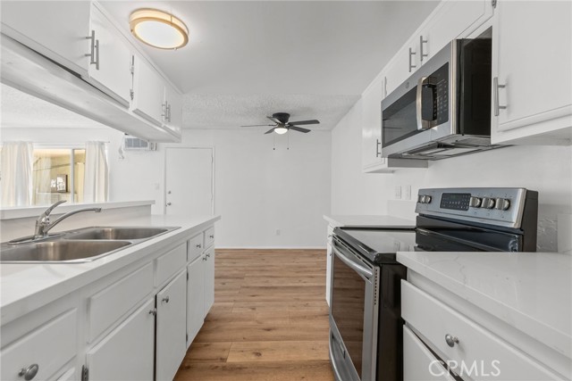 Detail Gallery Image 12 of 26 For 8649 Sunland Bld #5,  Sun Valley,  CA 91352 - 2 Beds | 1 Baths