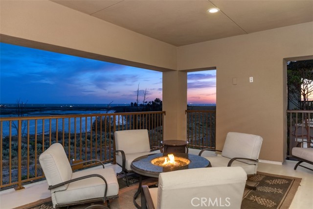 4762 Oceanridge Drive, Huntington Beach CA: https://media.crmls.org/medias/8ec4ee44-2db1-4088-aed7-ba401414d9f8.jpg