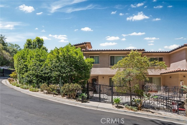 11145 Sunshine Terrace, Studio City CA: https://media.crmls.org/medias/8ec6bb92-6566-4a5f-b6c7-9e829fe69868.jpg