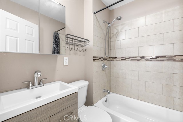 1523 W 59th Street, Los Angeles CA: https://media.crmls.org/medias/8ec77455-7f4c-43d1-91c9-ff1aae4b5b3f.jpg