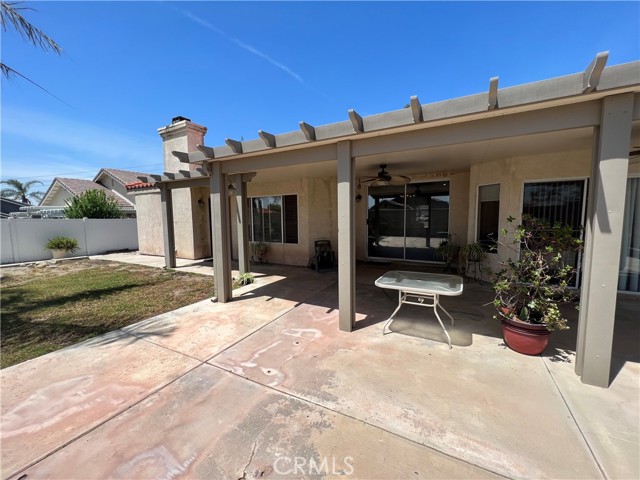 large covered patio great for entertaining g