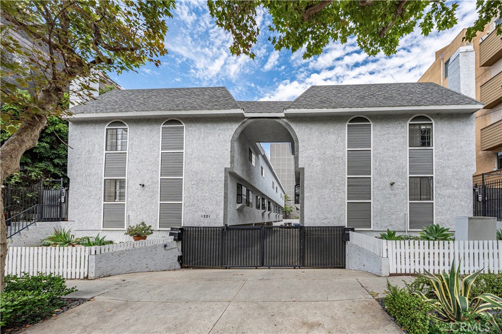 1221 N Sycamore #5