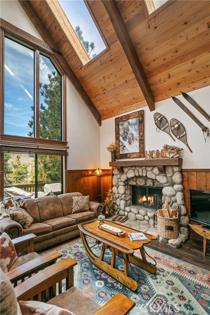 Detail Gallery Image 7 of 39 For 1378 Calgary Dr, Lake Arrowhead,  CA 92352 - 3 Beds | 2/1 Baths