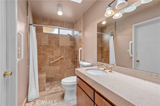 Detail Gallery Image 21 of 33 For 536 21st St, Manhattan Beach,  CA 90266 - 4 Beds | 2 Baths