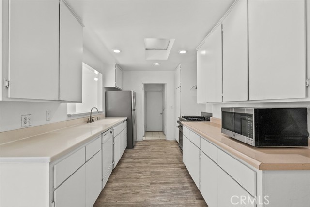 Detail Gallery Image 14 of 52 For 17917 Chase, Northridge,  CA 91325 - 3 Beds | 2/1 Baths