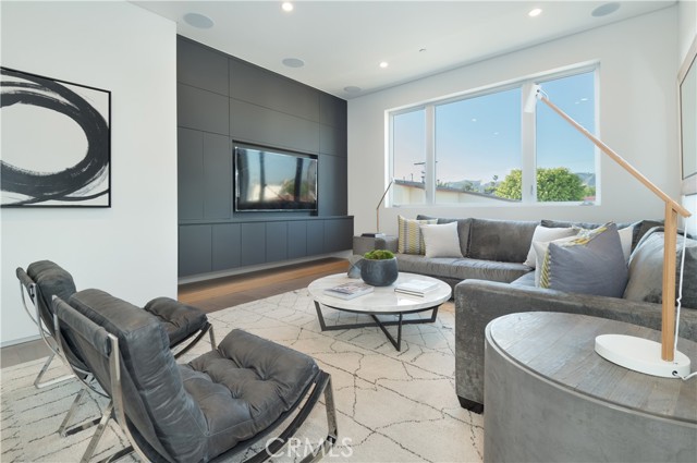 627 N Vista Street, Los Angeles CA: https://media.crmls.org/medias/8ecab978-76a6-4e6a-953b-4ac5ba3a2ce3.jpg