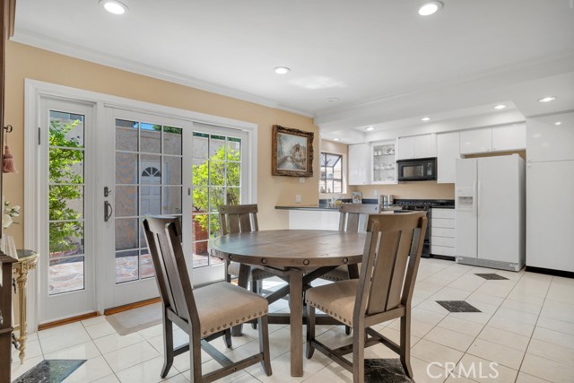 5644 Etiwanda Avenue, Tarzana CA: https://media.crmls.org/medias/8ecabed1-f262-4b9c-8080-a8f90e98bf2d.jpg