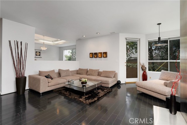 12841 Bloomfield Street, Studio City CA: https://media.crmls.org/medias/8ecb2a55-6964-46f1-8308-b387c4af8736.jpg