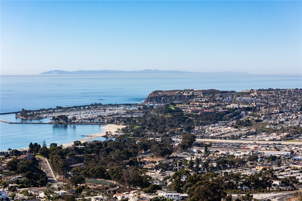 MLS #OC25102046 img 1