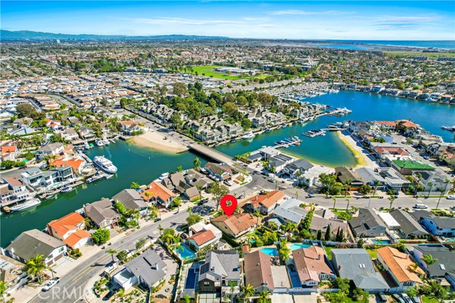 Detail Gallery Image 3 of 67 For 16293 Wayfarer Ln, Huntington Beach,  CA 92649 - 5 Beds | 3/1 Baths