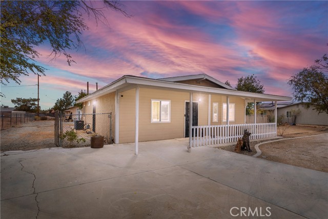 Detail Gallery Image 1 of 40 For 10590 Navajo Rd, Apple Valley,  CA 92308 - 3 Beds | 2 Baths