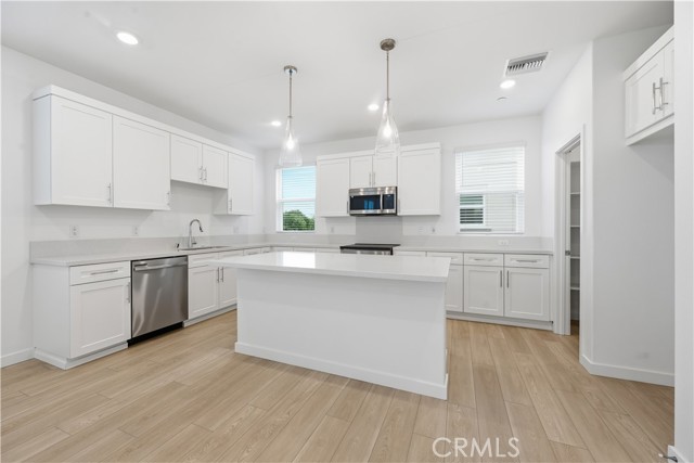 Detail Gallery Image 9 of 55 For 9335 via Azul, Pico Rivera,  CA 90660 - 3 Beds | 3 Baths