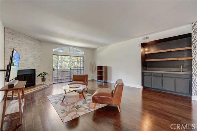 Detail Gallery Image 1 of 31 For 3284 Barham Bld #205,  Los Angeles,  CA 90068 - 2 Beds | 2 Baths