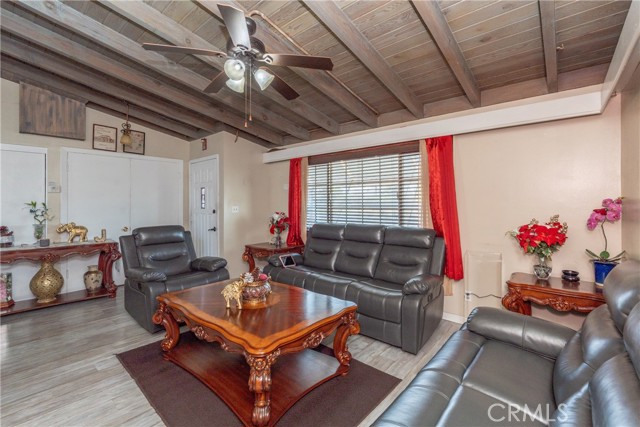 Detail Gallery Image 15 of 48 For 16464 Desert Knoll Dr, Victorville,  CA 92395 - 3 Beds | 3 Baths