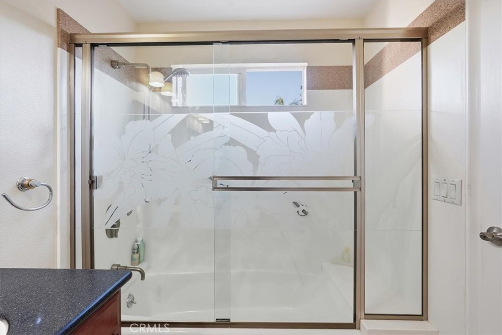 https://media.crmls.org/medias/8eccfecb-1492-4e4f-be62-b97dca852cff.jpg?preset=X-Large
