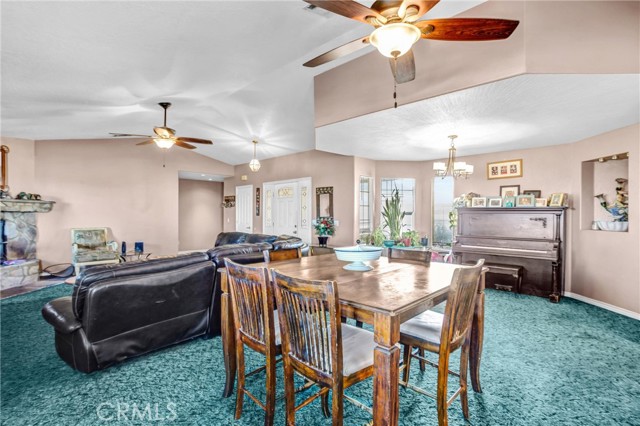 Detail Gallery Image 15 of 40 For 10439 Mesa, Oak Hills,  CA 92344 - 5 Beds | 3 Baths