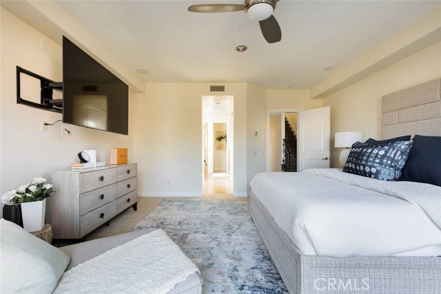 Detail Gallery Image 5 of 38 For 615 7th Street, Huntington Beach,  CA 92648 - 4 Beds | 4/1 Baths