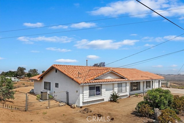 20061 Lounsberry Road, Perris CA: https://media.crmls.org/medias/8ecede3f-5325-4b64-b79f-73f0e571a1be.jpg