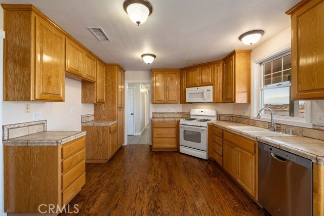 Detail Gallery Image 8 of 38 For 7582 Elder Ave, Rosamond,  CA 93560 - 3 Beds | 2 Baths