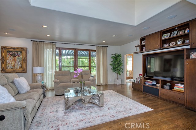 Detail Gallery Image 8 of 30 For 24242 Park Athena, Calabasas,  CA 91302 - 5 Beds | 4/1 Baths