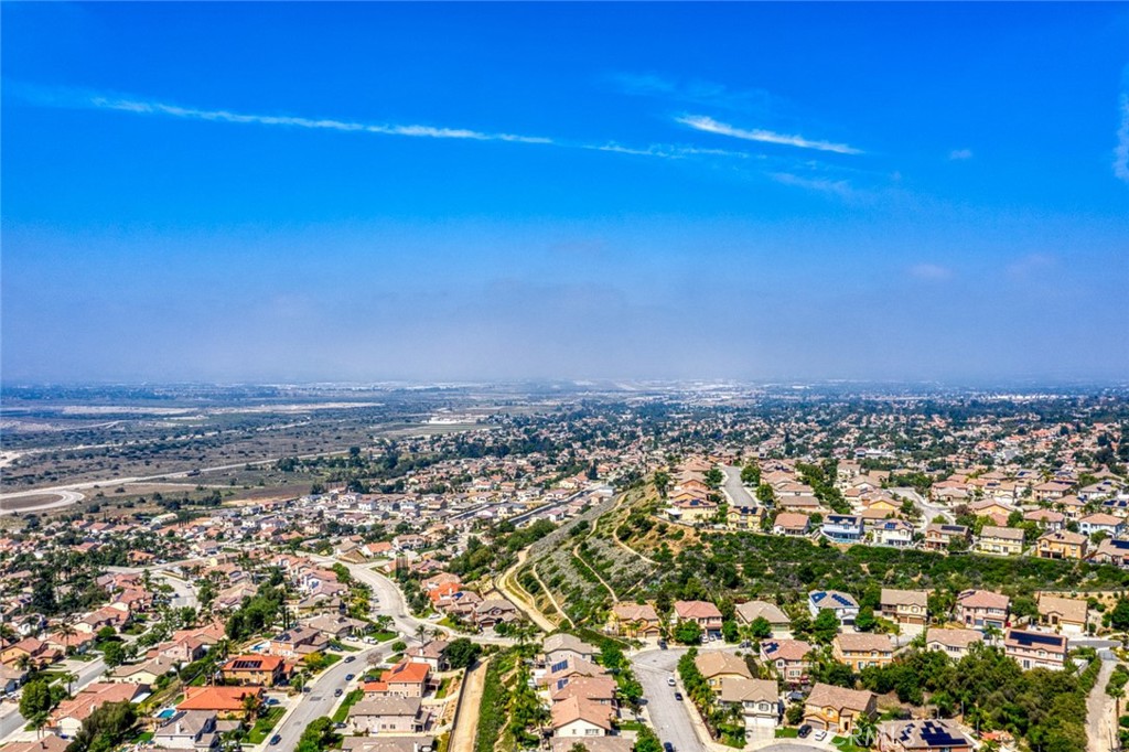 https://media.crmls.org/medias/8ecf9d48-399c-4263-8f75-c4c351bb1a57.jpg?preset=X-Large