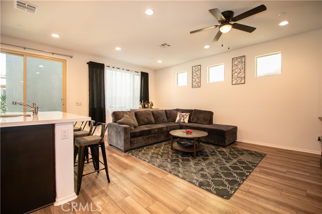 Detail Gallery Image 3 of 38 For 29392 Tourmaline Way, Winchester,  CA 92596 - 3 Beds | 2/1 Baths