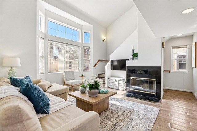 15908 Halldale, B photo 7