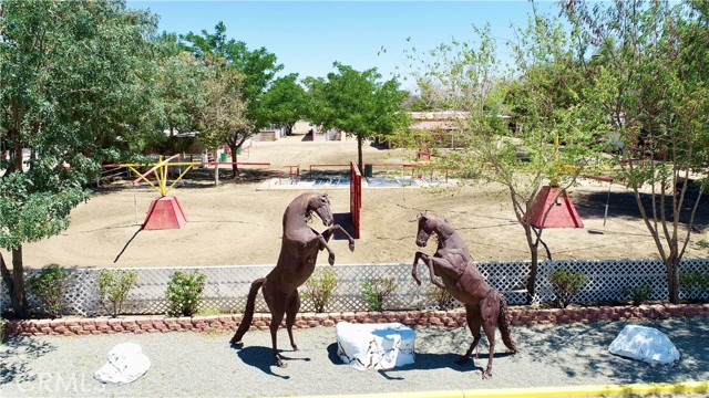 9983 Choiceana Avenue, Hesperia CA: https://media.crmls.org/medias/8ed290f7-55d4-4e28-9eb4-1649a9b6f178.jpg
