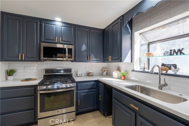 Detail Gallery Image 14 of 43 For 6301 Cedar Ave, Angelus Oaks,  CA 92305 - 2 Beds | 2 Baths