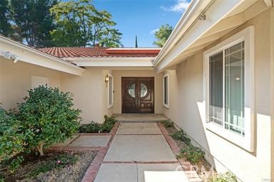 Detail Gallery Image 2 of 17 For 4635 Nomad, Woodland Hills,  CA 91364 - 4 Beds | 3 Baths