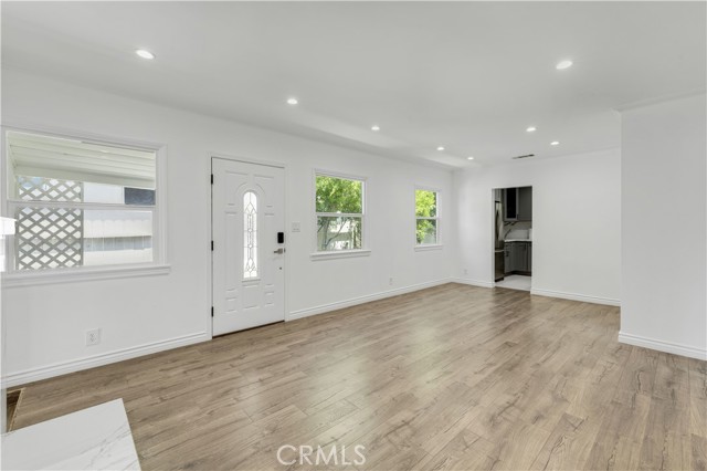 Detail Gallery Image 5 of 48 For 7611 Yates St, Tujunga,  CA 91042 - 2 Beds | 2 Baths