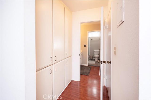 Detail Gallery Image 25 of 39 For 12334 Chandler #C,  Valley Village,  CA 91607 - 2 Beds | 2 Baths