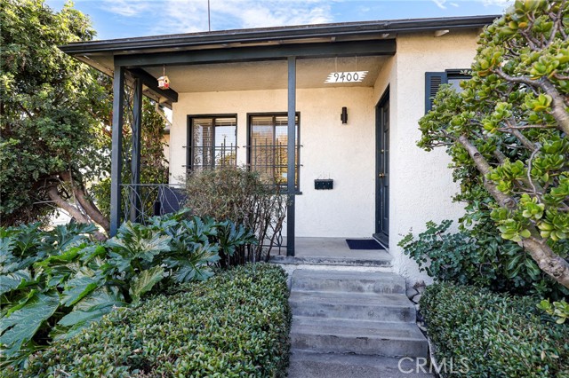 Detail Gallery Image 3 of 35 For 9400 Kramerwood Pl, Los Angeles,  CA 90034 - 3 Beds | 2 Baths